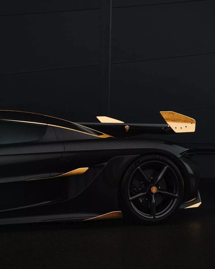 Koenigsegg Jesko độc nhất vô nhị với thân carbon, vàng 24K trang trí của trùm bất động sản