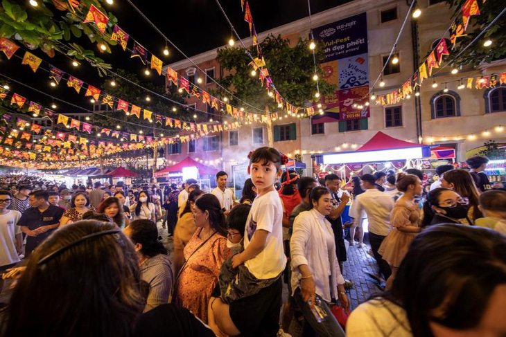 Chợ đêm Vui Phết mở cửa đến 5h sáng, tạo nên đêm giao thừa không ngủ ở Sunset Town Phú Quốc