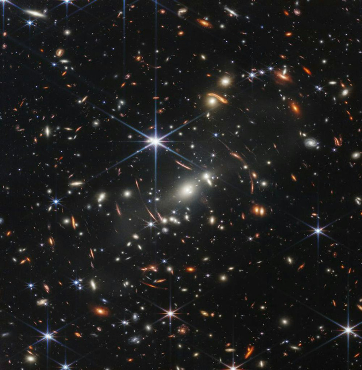 Các thiên hà khi chúng xuất hiện khoảng 13,1 tỉ năm trước, được kính viễn vọng không gian James Webb chụp - Ảnh: NASA
