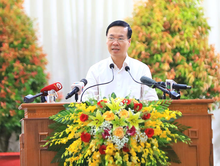 Chủ tịch nước Võ Văn Thưởng phát biểu tại lễ bàn giao nhà đại đoàn kết của tỉnh Hậu Giang - Ảnh: TRUNG PHẠM