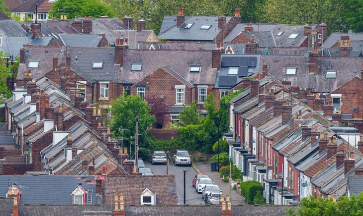 Giá nhà ở Vương quốc Anh hiện giảm khoảng 4,5% so với mức đỉnh vào tháng 9-2022 - Ảnh: BLOOMBERG