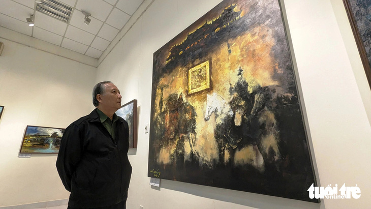 Bức tranh Vọng Huế tại triển lãm cùng tên của họa sĩ trẻ Lê Hữu Long khai mạc chiều 10-1 tại TP Huế - Ảnh: NHẬT LINH
