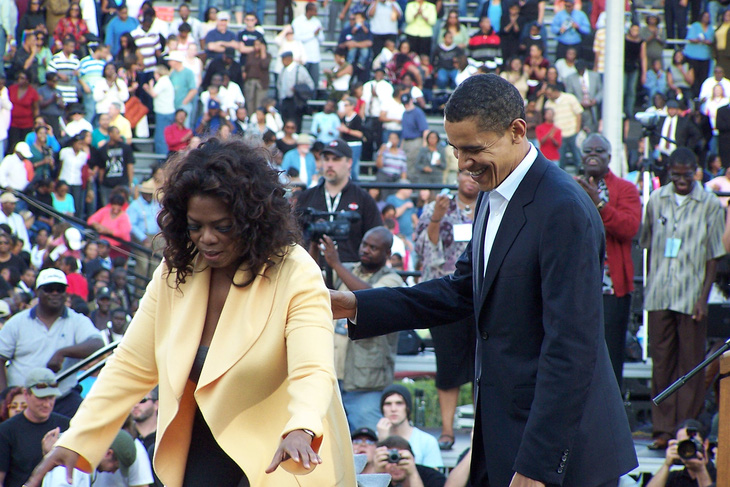 Oprah Winfrey và thượng nghị sĩ Obama tại một buổi vận động tranh cử ngày 9-12-2007. Ảnh: whoohoo120/Flickr Oprah and Barack
