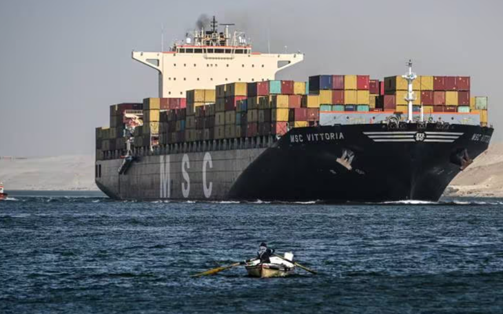 Thế giới lo lắng vì cước vận tải hàng hóa qua Biển Đỏ tăng gần 250%