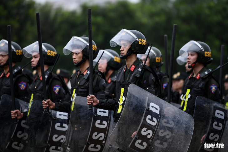Xem cảnh sát gìn giữ hòa bình của Bộ Công an diễn tập bảo vệ yếu nhân, giải cứu con tin- Ảnh 2.