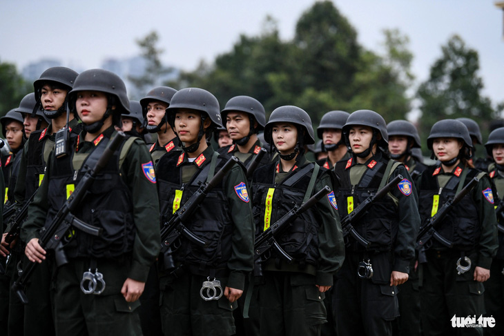 Xem cảnh sát gìn giữ hòa bình của Bộ Công an diễn tập bảo vệ yếu nhân, giải cứu con tin- Ảnh 4.