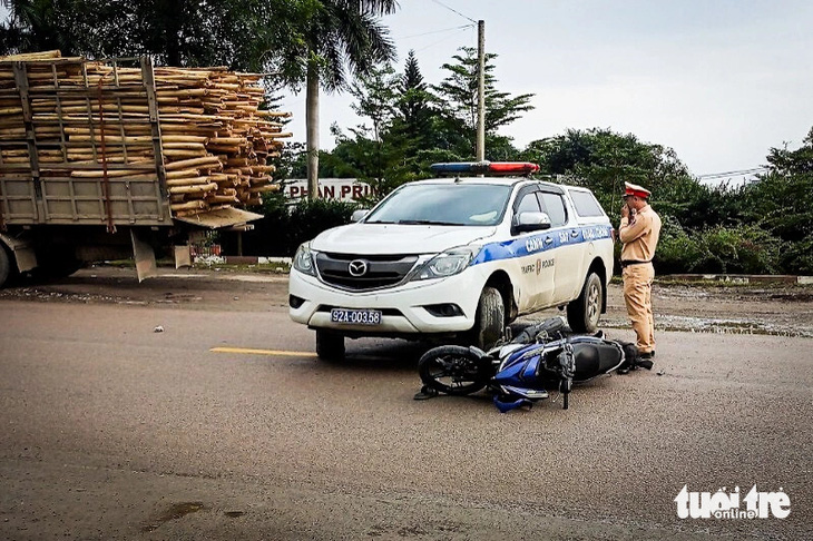 Hiện trường vụ tai nạn giữa ô tô của cảnh sát giao thông và xe máy tại quốc lộ 14B, tỉnh Quảng Nam - Ảnh: Người dân cung cấp 