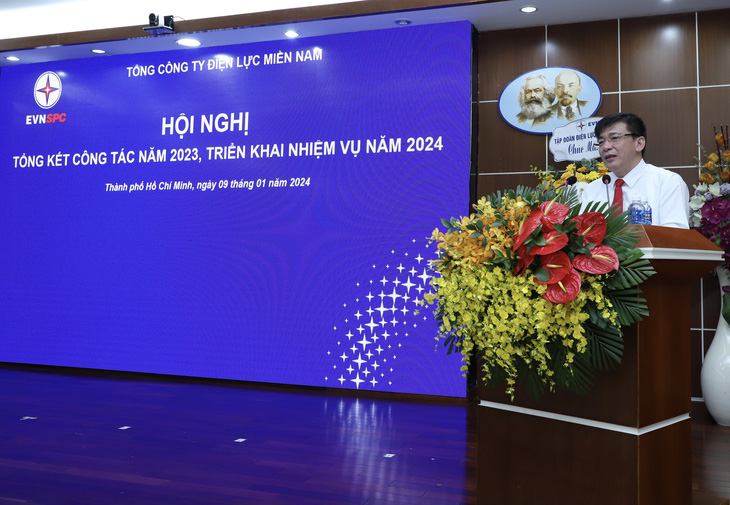 Chủ tịch hội đồng thành viên EVNSPC Lê Văn Trang phát biểu tại hội nghị - Ảnh: Công ty