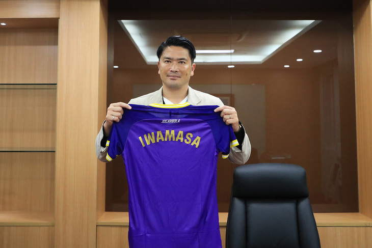 HLV Daiki Iwamasa ra mắt CLB Hà Nội - Ảnh: HNFC