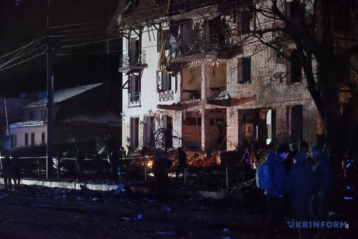 Vụ tấn công bằng tên lửa trúng một khách sạn ở thành phố Kharkov đêm 10-1 - Ảnh: UKRINFORM