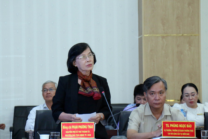Nguyên chủ tịch HĐND TP.HCM Phạm Phương Thảo phát biểu tại hội nghị về chính quyền đô thị - Ảnh: TIẾN LONG