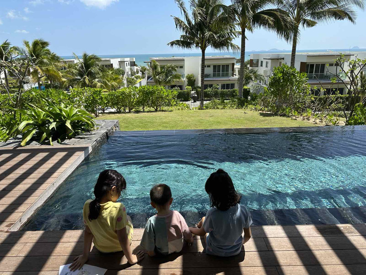 Gia đình anh V.H. tận hưởng tuần nghỉ tại ALMA Resort.