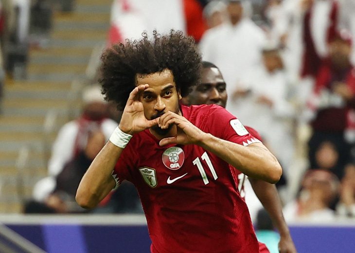 Niềm vui của Afif sau khi ghi bàn vào lưới Lebanon - Ảnh: REUTERS