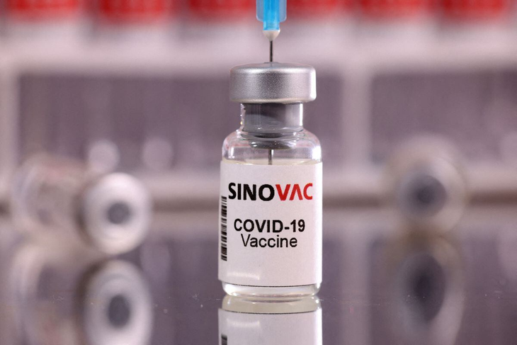 Sinovac Biotech được cho là đã tạm dừng sản xuất vắc xin COVID-19 - Ảnh: REUTERS