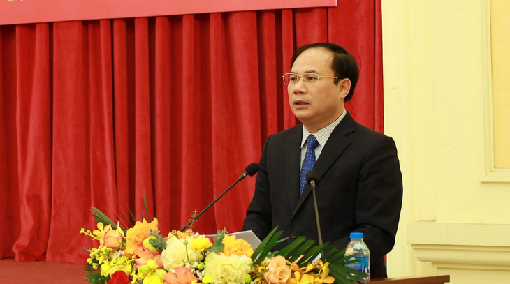Thứ trưởng Bộ Xây dựng Nguyễn Văn Sinh phát biểu tại buổi họp báo chiều 12-1 - Ảnh: B.NGỌC
