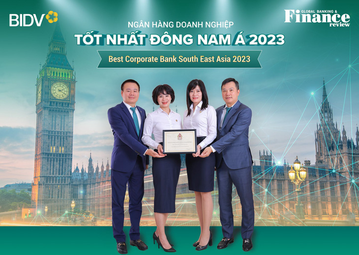 Đại diện BIDV nhận giải thưởng Ngân hàng Doanh nghiệp tốt nhất Đông Nam Á 2023 - Ảnh: BIDV