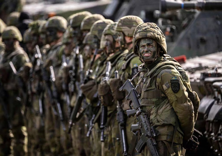 Binh sĩ Thụy Điển tham gia cuộc tập trận quân sự Aurora ngày 6-5-2023 - Ảnh: AFP