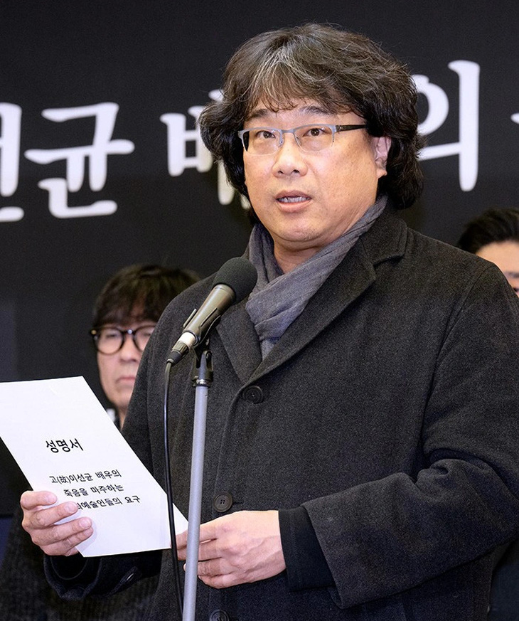Đạo diễn phim Ký sinh trùng Bong Joon Ho thẳng thắn bày tỏ quan điểm - Ảnh: Dispatch.
