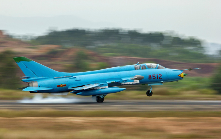 Một máy bay Su-22 của Sư đoàn 372 đóng tại Đà Nẵng thực hiện bay huấn luyện - Ảnh: THỌ ĐÔNG