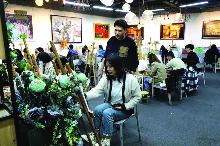 Một lớp học vẽ ở Thượng Hải. Ảnh: shobserver.com