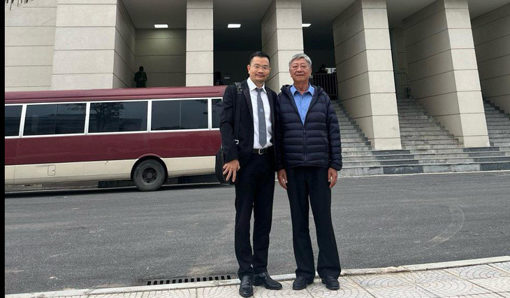 Ông Nguyễn Thành Danh (bên phải) và luật sư Nguyễn Thành Công (Đoàn luật sư TP.HCM) - Ảnh luật sư cung cấp