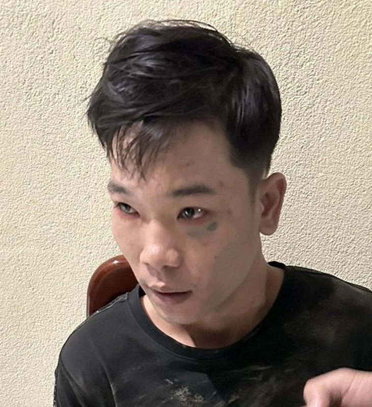 Nguyễn Tấn Sang bị khống chế sau khi gây án khiến đại úy Trần Duy Hùng hy sinh - Ảnh: CTV