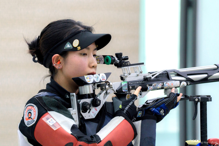 Mộng Tuyền tại giải bắn súng vô địch châu Á 2024 - Ảnh: SFS