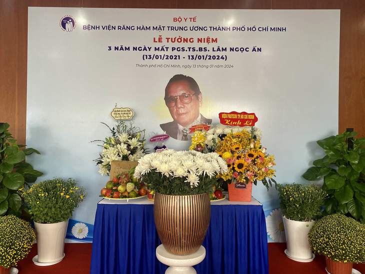 Bệnh viện Răng hàm mặt trung ương TP.HCM tổ chức lễ tưởng niệm 3 năm ngày mất của TTND.PGS.TS Lâm Ngọc Ấn (13-1-2021) - Ảnh: X.MAI 