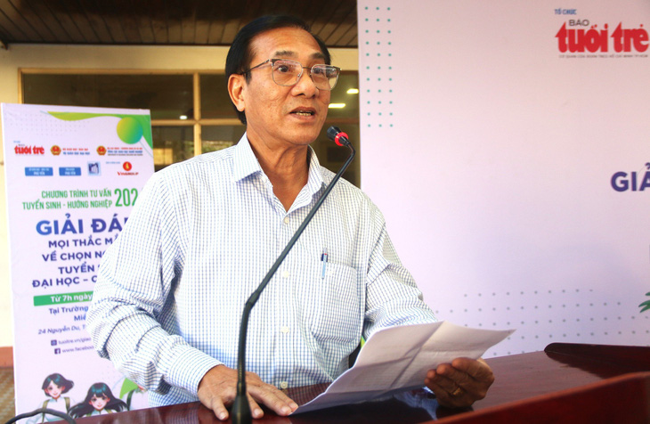 Ông Trần Khắc Lễ - giám đốc Sở Giáo dục và Đào tạo tỉnh Phú Yên, phát biểu tại chương trình - Ảnh: NGUYỄN HOÀNG