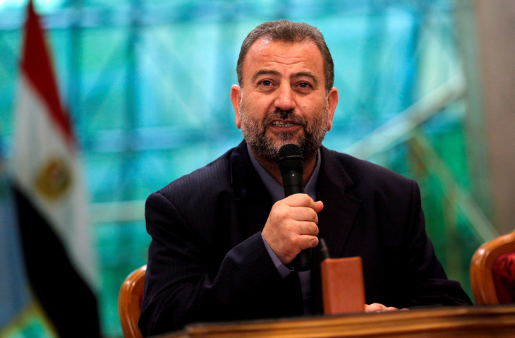 Phó thủ lĩnh Hamas Saleh al-Aruri phát biểu tại một cuộc họp ở thủ đô Cairo, Ai Cập vào tháng 10-2017 - Ảnh: REUTERS