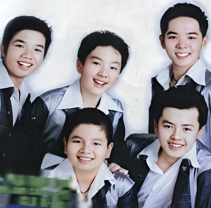 Các thành viên nhóm nhạc Ve Sầu, Huỳnh Vũ Thạch ở bìa phải, hàng dưới - Ảnh: Tư liệu
