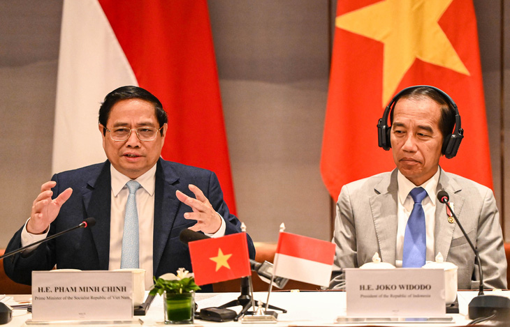 Thủ tướng Phạm Minh Chính và Tổng thống Indonesia Joko Widodo tại cuộc đối thoại với doanh nghiệp vào ngày 13-1 - Ảnh: HỒNG QUANG