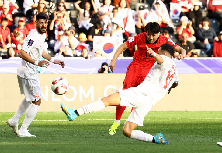 Lee Kang In ghi bàn nâng tỉ số lên 3-1 - Ảnh: REUTERS
