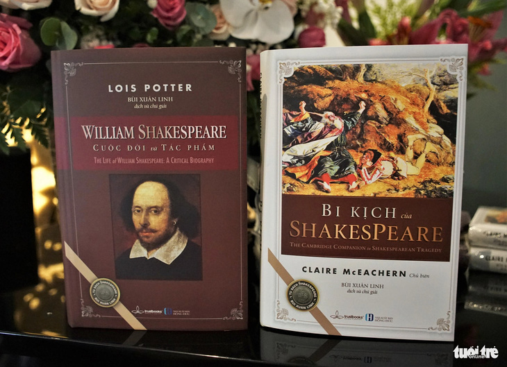 Ra mắt hai dịch phẩm mới: Shakespeare - Cuộc đời và Tác phẩm, Bi kịch của Shakespeare do dịch giả Bùi Xuân Linh dịch và chú giải - Ảnh: H.VY