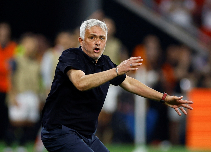 Ông Mourinho bị sa thải ở mùa giải thứ 3 cùng Roma - Ảnh: REUTERS