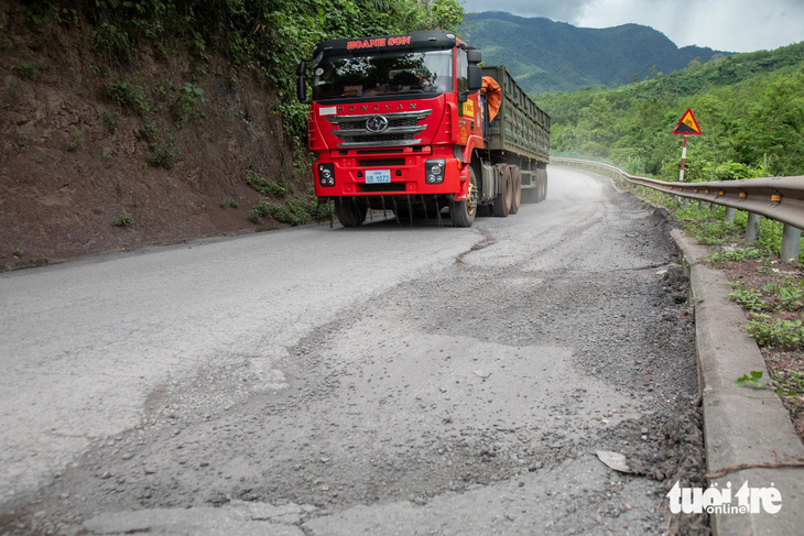 Cục Đường bộ Việt Nam phê duyệt 2 dự án với tổng vốn 66,5 tỉ đồng để duy tu quốc lộ 15D trong năm 2024 - Ảnh: HOÀNG TÁO