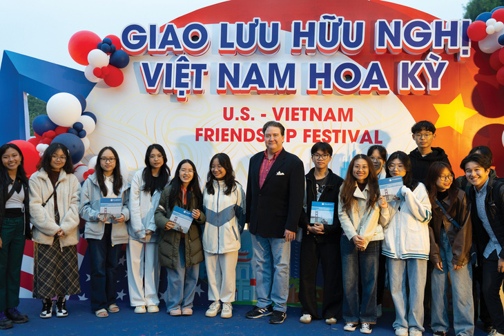 Đại sứ Marc Knapper tại Ngày hội hữu nghị Việt Nam - Mỹ vào tháng 12-2023 - Ảnh: Đại sứ quán Mỹ cung cấp