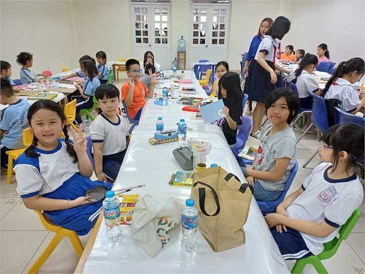 Học sinh Trường tiểu học Nguyễn Hiền trong một hoạt động học tập - Ảnh: NTCC
