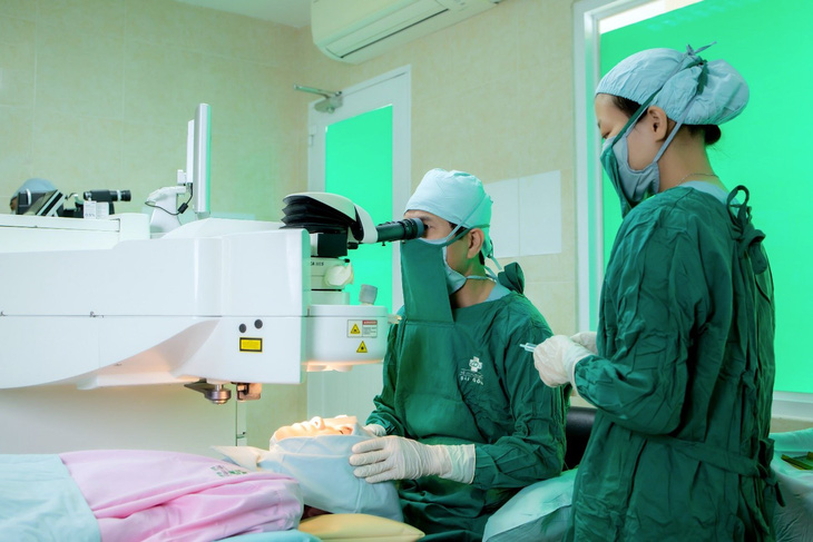 Bệnh viện Mắt Sài Gòn Cần Thơ triển khai phương pháp điều trị tật khúc xạ - Mono-vision và PresbyMAX