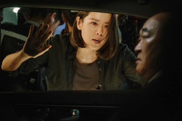 Son Ye Jin vào vai đặc vụ Ha Chae Yoon - là nhà đàm phán giỏi nhất của Đội Đàm phán khủng hoảng