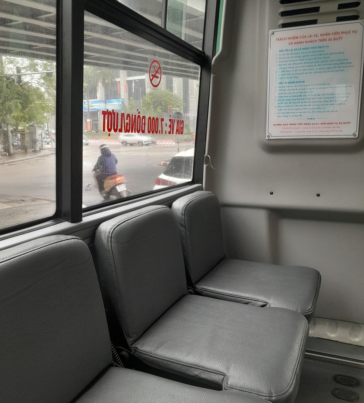 Nhường ghế luôn được khuyến khích trên xe buýt - Ảnh minh họa: THANH LINH
