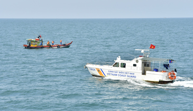 Tàu cảnh sát biển 4 tuần tra trên khu vực vùng biển Cà Mau - Ảnh: ĐÌNH NGÀ