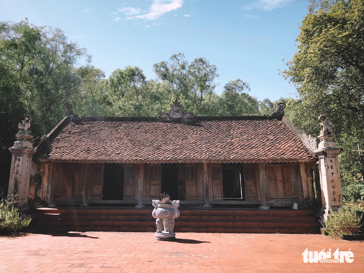 Tại đền thờ Nguyễn Biểu vẫn còn mấy câu thơ của vua Trần Trùng Quang tiễn Nguyễn Biểu đi sứ - Ảnh: ĐẬU DUNG