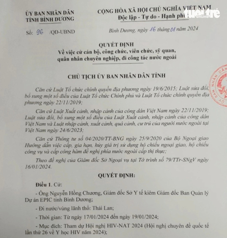 Quyết định của UBND tỉnh Bình Dương về việc cử công chức đi công tác nước ngoài có nói rõ thời gian và mục đích chuyến đi của Giám đốc Sở Y tế Nguyễn Hồng Chương - Ảnh: BÁ SƠN chụp lại.