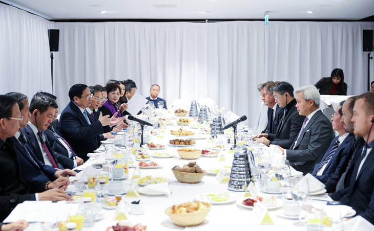 Thủ tướng Phạm Minh Chính chủ trì tọa đàm &quot;Việt Nam - Điểm đến hàng đầu ASEAN về đầu tư bền vững&quot; ngày 17-1 (giờ địa phương) tại Davos, Thụy Sĩ - Ảnh: baochinhphu.vn
