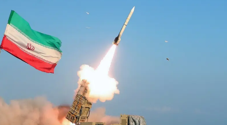 Tên lửa Iran trong một cuộc tập trận - Ảnh: REUTERS