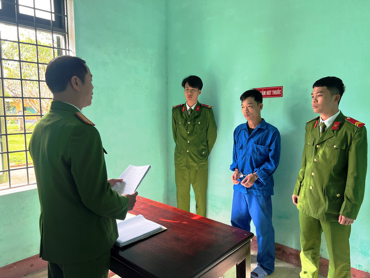 Nguyễn Tấn Sang bị khởi tố để điều tra hành vi giết người vì đâm tử vong phó trưởng Công an phường Thủy Vân (TP Huế) - Ảnh: TRẦN HỒNG