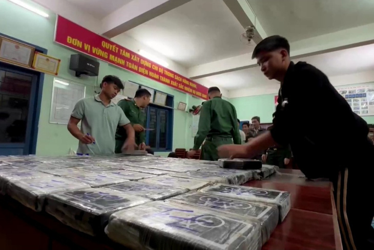 Gần 300kg là số lượng ma túy được phát hiện trên bờ biển Việt Nam lớn nhất từ trước đến nay - Ảnh: VĂN TÁNH