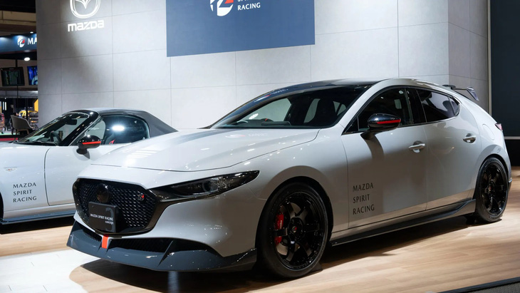 Bộ đôi &quot;chào hàng&quot; thương hiệu con Spirit Racing của Mazda - Ảnh: Drive