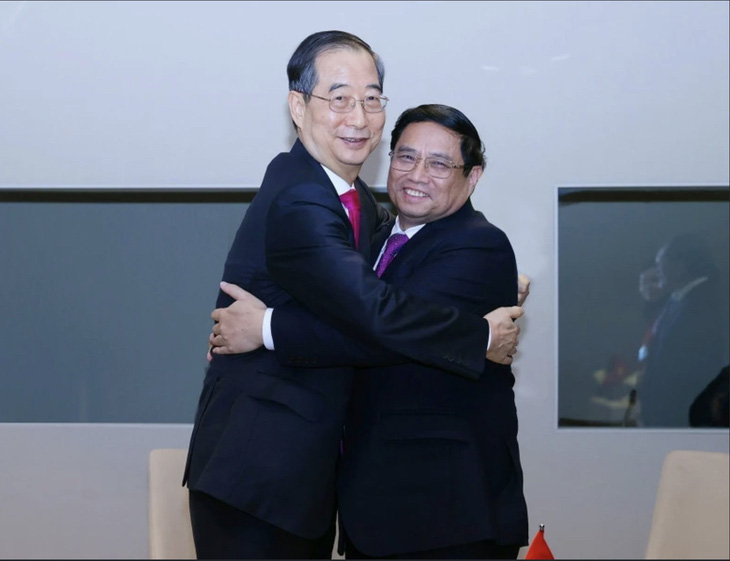 Thủ tướng Phạm Minh Chính gặp Thủ tướng Hàn Quốc Han Duck Soo bên lề WEF Davos 2024 - Ảnh: TTXVN